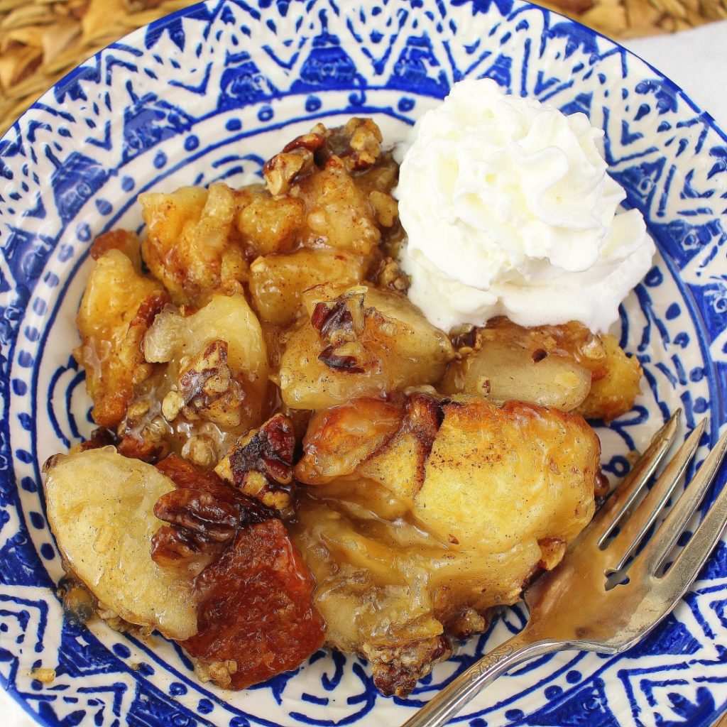 Easy Cinnamon Roll Apple Cobbler - Palatable Pastime - Welcome to Friday! Friday! Friday! Favorites! Each Friday we'll be sharing our favorite recipes of the week from other fabulous food bloggers, so make sure to visit and see what tasty over-the-top dishes we're most excited about.