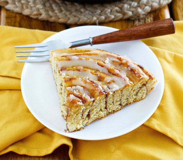 Pumpkin Spice Skillet Cinnamon Roll with Maple Brown Butter Glaze - Cooking with Carlee - Welcome to Friday! Friday! Friday! Favorites! Each Friday we'll be sharing our favorite recipes of the week from other fabulous food bloggers, so make sure to visit and see what tasty over-the-top dishes we're most excited about.
