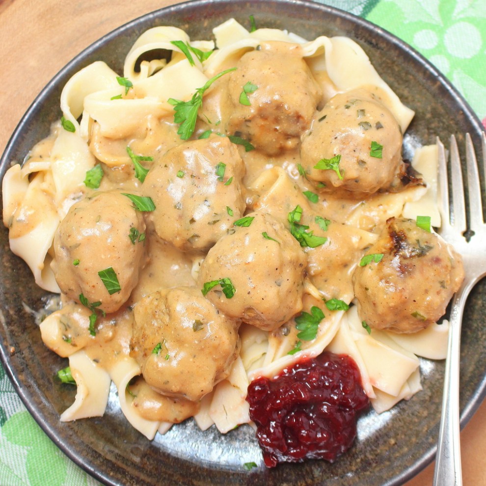 Swedish Meatballs - Palatable Pastime - December 2019 Recipe Round-Up - Now that the holiday season has finally arrived, it's time to celebrate with some of our favorite festive recipes. Whether you're looking for a holiday appetizer to take to your work Christmas party, a quick weeknight dinner to make before picking out a tree, or a cookie or two to leave out for Santa on Christmas Eve, we've totally got you covered.