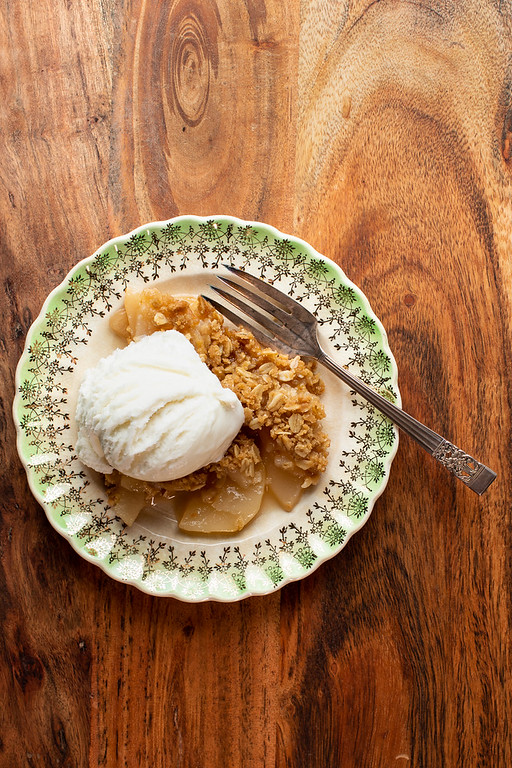 The Best Easy Pear Crisp - Sidewalk Shoes - Welcome to Friday! Friday! Friday! Favorites! Each Friday we'll be sharing our favorite recipes of the week from other fabulous food bloggers, so make sure to visit and see what tasty over-the-top dishes we're most excited about.