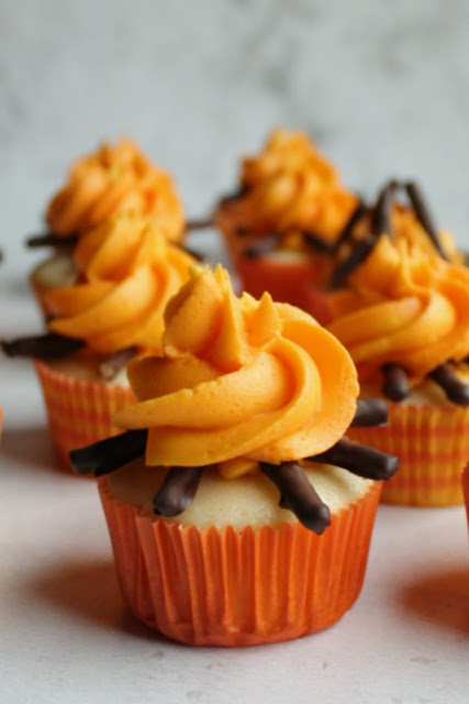Campfire Cupcakes - Cooking with Carlee - Welcome to Friday! Friday! Friday! Favorites! Each Friday we'll be sharing our favorite recipes of the week from other fabulous food bloggers, so make sure to visit and see what tasty over-the-top dishes we're most excited about.