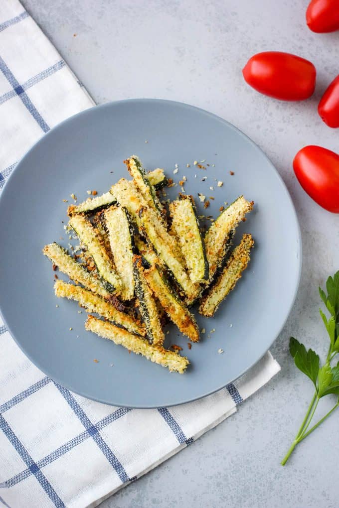 Oven Baked Zucchini Fries - I Heart Vegetables - Welcome to Friday! Friday! Friday! Favorites! Each Friday we'll be sharing our favorite recipes of the week from other fabulous food bloggers, so make sure to visit and see what tasty over-the-top dishes we're most excited about.