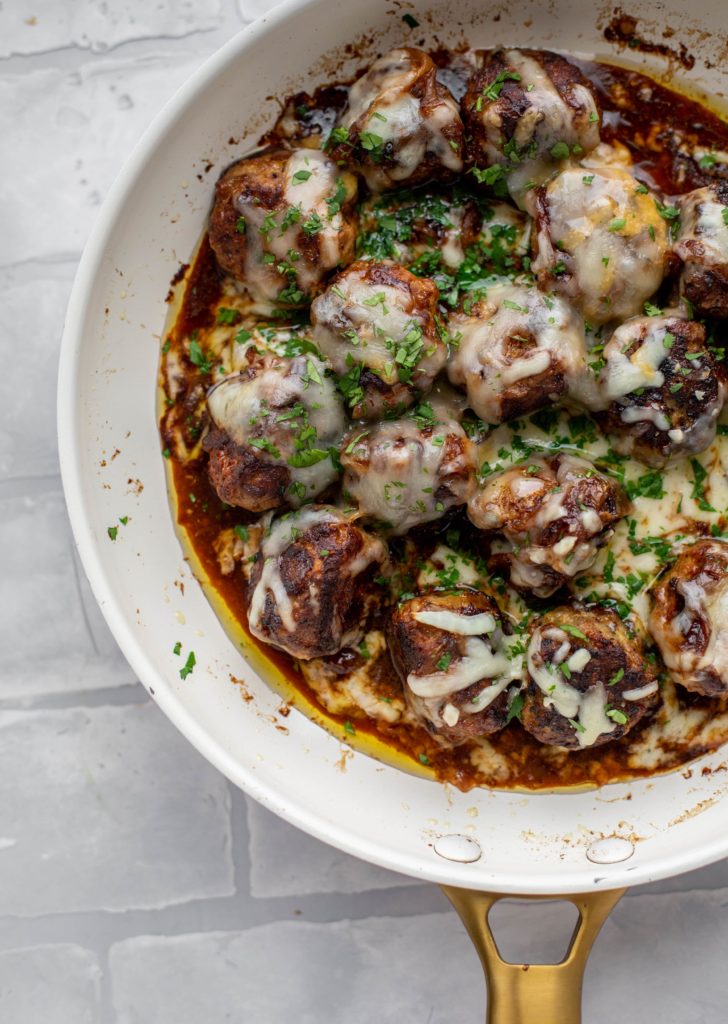 French Onion Meatballs - How Sweet Eats - Welcome to Friday! Friday! Friday! Favorites! Each Friday we'll be sharing our favorite recipes of the week from other fabulous food bloggers, so make sure to visit and see what tasty over-the-top dishes we're most excited about.