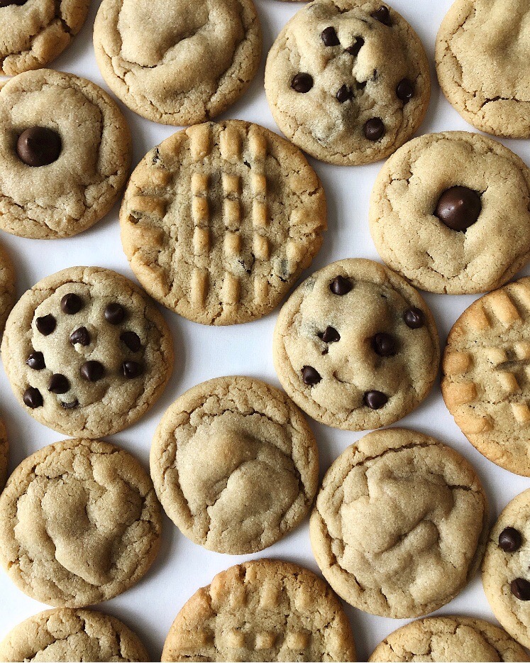 Peanut Butter Cookies - A Baking Wonderland - Welcome to Friday! Friday! Friday! Favorites! Each Friday we'll be sharing our favorite recipes of the week from other fabulous food bloggers, so make sure to visit and see what tasty over-the-top dishes we're most excited about.