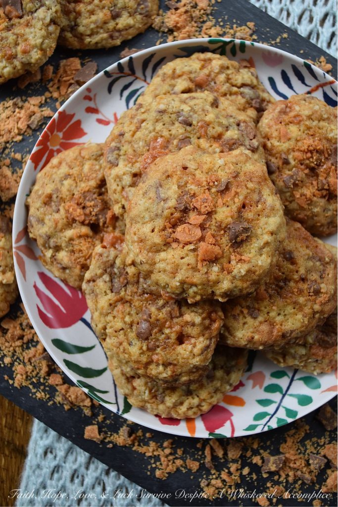 Oatmeal Butterfinger Candy Bar Cookies - Almost everyone loves an oatmeal cookie with chocolate chips or chocolate chunks folded into it. But why settle for just chocolate, when you can have both peanut butter and chocolate? These sweet and buttery, incredibly delicious oatmeal cookies are absolutely overflowing with small crunchy bits of finely chopped Butterfinger candy bar, making them the perfect chocolate and peanut butter-filled oatmeal cookie. One bite and you'll be swooning over their lovely taste and texture.