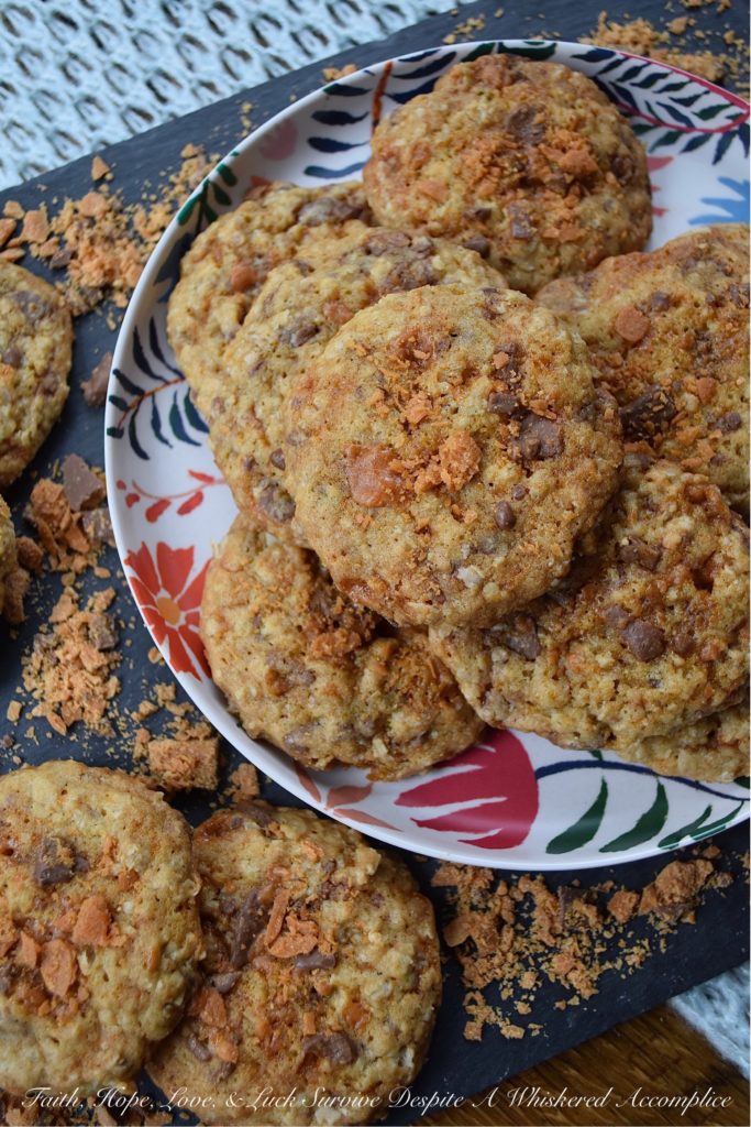 Oatmeal Butterfinger Candy Bar Cookies - Almost everyone loves an oatmeal cookie with chocolate chips or chocolate chunks folded into it. But why settle for just chocolate, when you can have both peanut butter and chocolate? These sweet and buttery, incredibly delicious oatmeal cookies are absolutely overflowing with small crunchy bits of finely chopped Butterfinger candy bar, making them the perfect chocolate and peanut butter-filled oatmeal cookie. One bite and you'll be swooning over their lovely taste and texture.