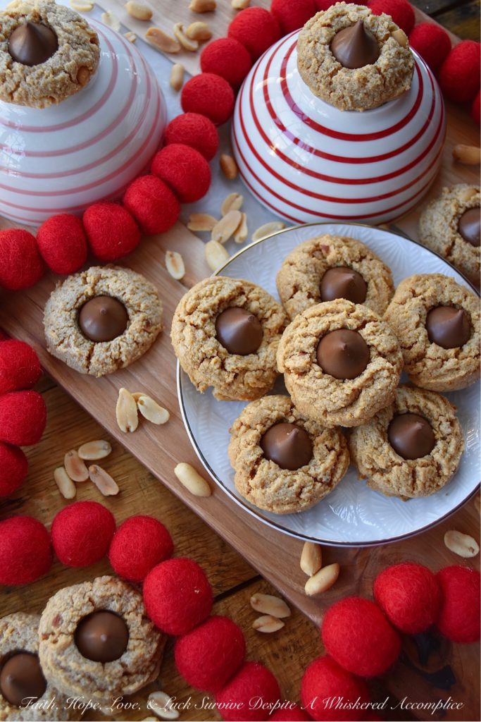 Flourless Chunky Peanut Butter Blossoms - After chocolate chip cookies, peanut butter cookies topped with Hersey's kisses, are probably one of the most-baked cookies of all time. So, I think it's pretty safe to say that these six-ingredient peanut butter blossom cookies, which are flourless and therefore gluten-free, will definitely win you over with their sweet flavor and crunchy texture.