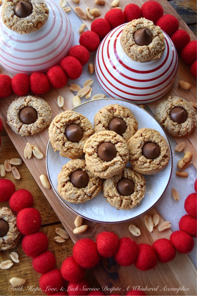 Flourless Chunky Peanut Butter Blossoms - After chocolate chip cookies, peanut butter cookies topped with Hersey's kisses, are probably one of the most-baked cookies of all time. So, I think it's pretty safe to say that these six-ingredient peanut butter blossom cookies, which are flourless and therefore gluten-free, will definitely win you over with their sweet flavor and crunchy texture.