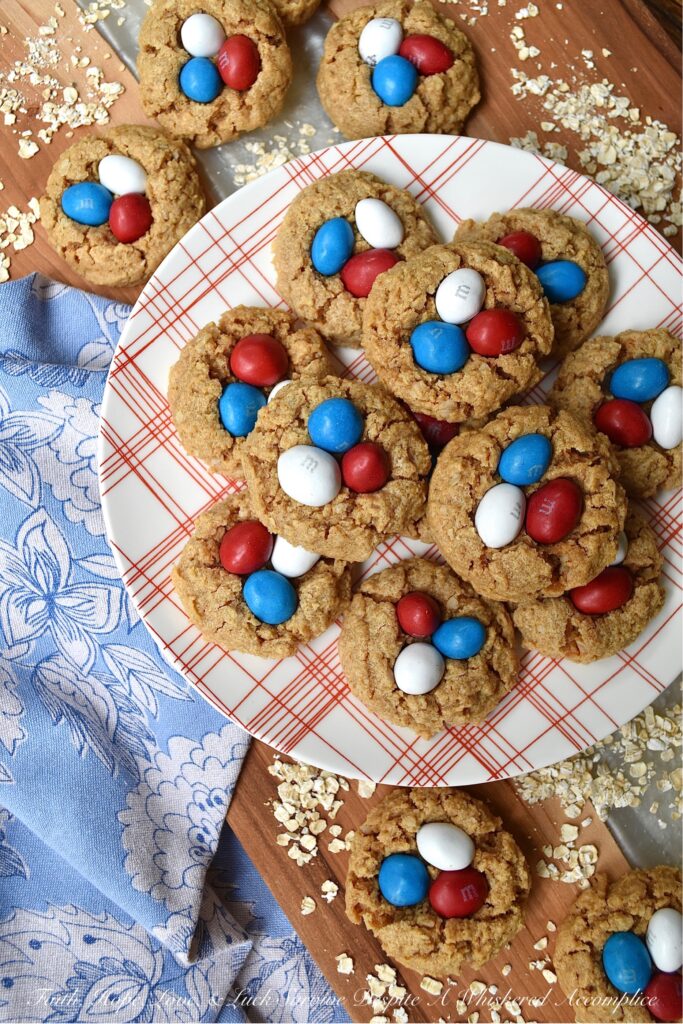 Flourless Peanut Butter M&M's Oatmeal Cookies - These six-ingredient flourless oatmeal cookies have everything you could ever want in a cookie. They're soft, crunchy, and chocolatey all at the same time. And, as an added bonus, you won't even need a mixer for this easy-to-make peanut butter cookie recipe. How great is that? Less clean-up and more time to eat delicious cookies topped with everyone's favorite Peanut M&M's.