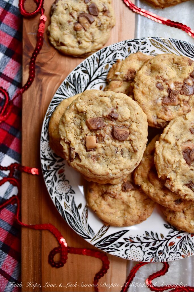 Chewy Oatmeal Chocolate Toffee Cookies - These HEATH Milk Chocolate English Toffee Bar-stuffed oatmeal cookies are everything you desire a cookie to be. They're perfectly chewy, chocolatey, and crunchy, with just the right oatmeal-to-cookie ratio. This is definitely one chocolate toffee oatmeal cookie recipe that you're going to want to bake immediately. Run, don't walk to the kitchen. It's time to start baking.