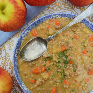 Unique & Creative Cajun Recipes for Mardi Gras - When it comes to Mardi Gras food, po' boy sandwiches, jambalaya, and shrimp étouffée are the norm. However, this unique Mardi Gras recipe round-up is a bit more creative. You'll find recipes like muffuletta empanadas and king cake croissants, not to mention several Cajun soup, stew, and chowder recipes. If you're looking for unique and creative Cajun Mardi Gras recipes, we've totally got you covered.